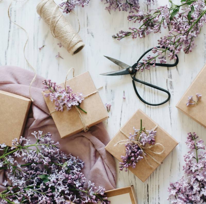 Paket som är fint inslaget till paketleken